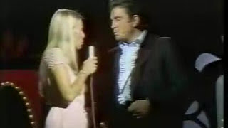 Joni Mitchell - Girl of the North Country (Johnny Cash Show)