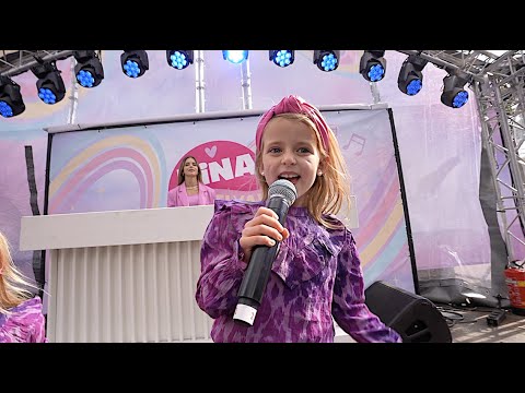 “ MODESHOW” OPTREDEN - TiNA FESTiVAL | Bellinga Short #298