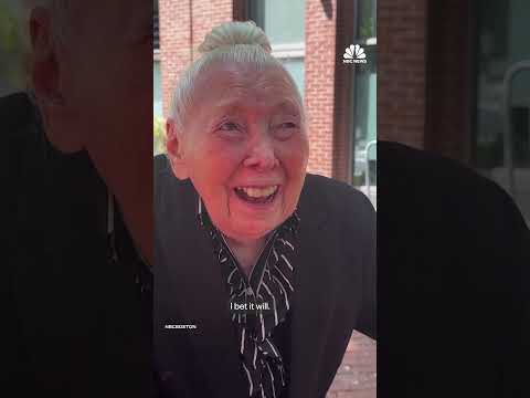 96-year-old French fan befriends her new 