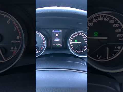 Новая Тойота Камри v70 работа сейфети в пробке и круговом движении