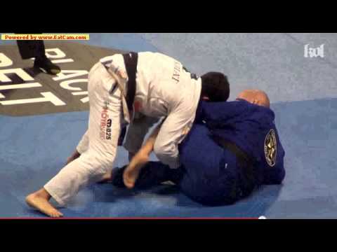 xande ribeiro  defending   leg weave pass  attempt  against lucas leite worlds bjj jiu jitsu 2014