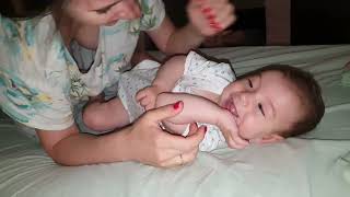 Download lagu 💕 Cute mommy and lovely baby playing and laughing mp3