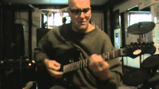 Attila Jelinek zeigt auf Stagg Guitar und Vox Tone lap - Smooth
