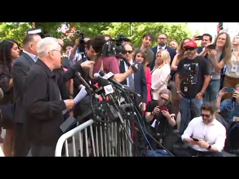 De Niro spars with heckler outside Trump trial