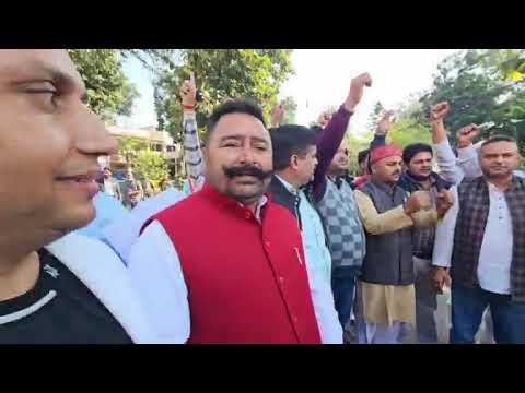 देवयानी राणा की जीत की खुशी का जश्न।