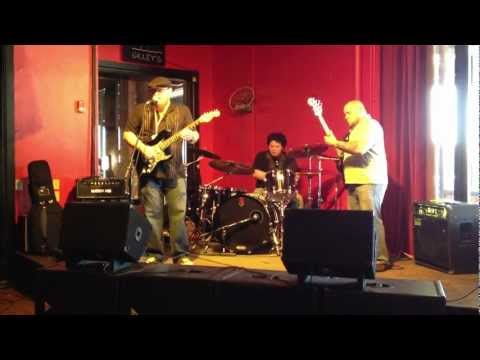 The Beef - Boogie On Reggae Woman at BENEFIT BUGS (Stevie Wonder cover)