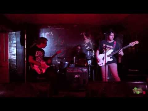 Los Colosios Dead En La Massacre Bar  | Rumble (Link Wray) - La Mujer Vampiro