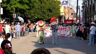 preview picture of video 'DESFILE  2011  HUAUCHINANGO,PUEBLA'