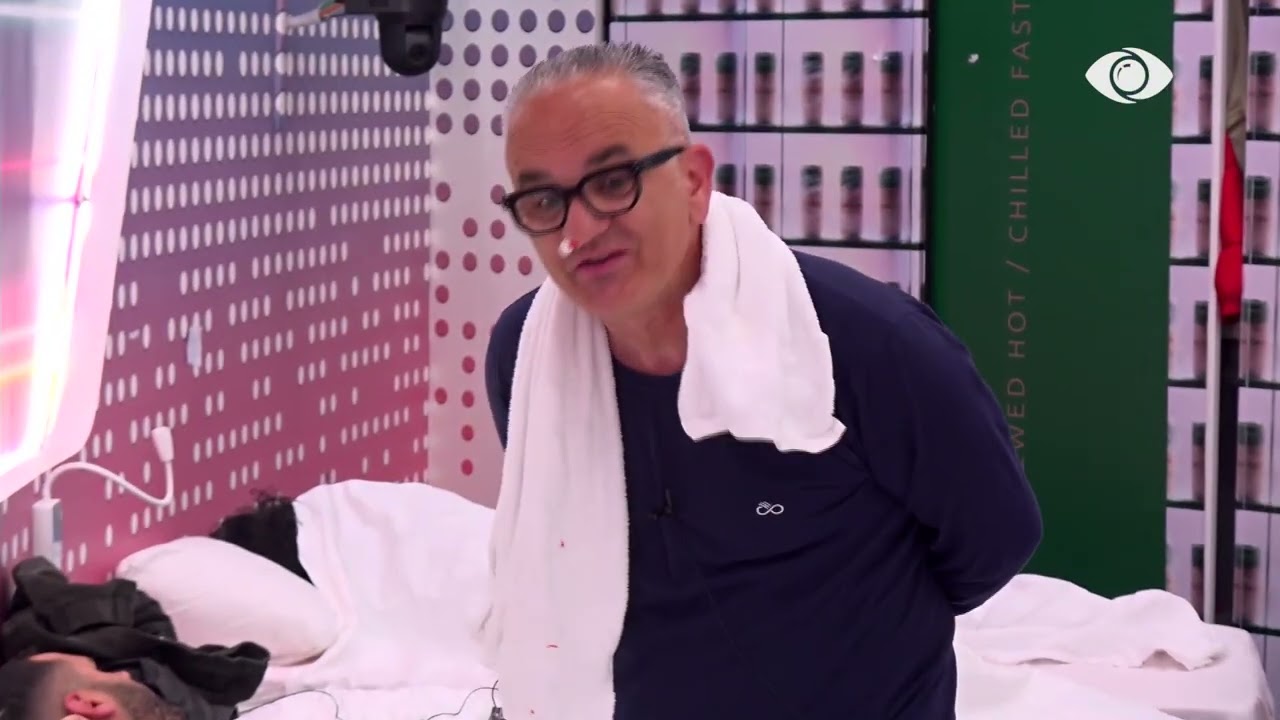 Artani i flet Brikenës teksa ajo qëndron shtrirë, Mateo: O përndjekës…