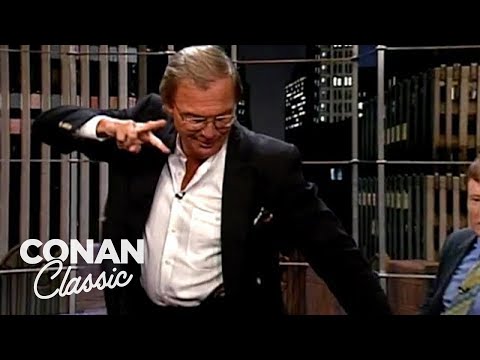 亞當-韋斯特做Batusi - "深夜與柯南-奧布萊恩" (Adam West Does The Batusi  - "Late Night With Conan O'Brien")