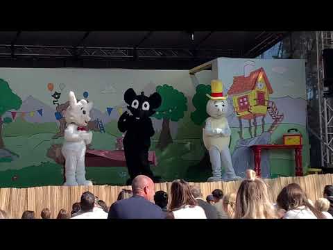 Bamses födelsedag på Bamsesvärld i Kolmården. Bamses vänner, lille skutt, skalman och vargen firar🥳