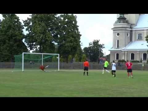 Proch II Pionki - KS Maków 12:0. Bramkarz Adam Ozga skutecznie wykonuje rzut karny