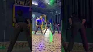 Download lagu Love mera hit hit | Billu | Shahrukh khan | Deepika Padukone | Dreamworksdance #ytshorts #dance #dwd mp3