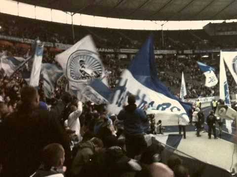 Hertha BSC Ostkurve nach dem Spiel mit dem Team