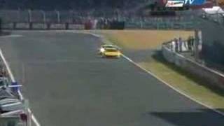 Download the video "24 Hours of Le Mans 2006 - Corvette C6R vs Aston Martin DBR9"