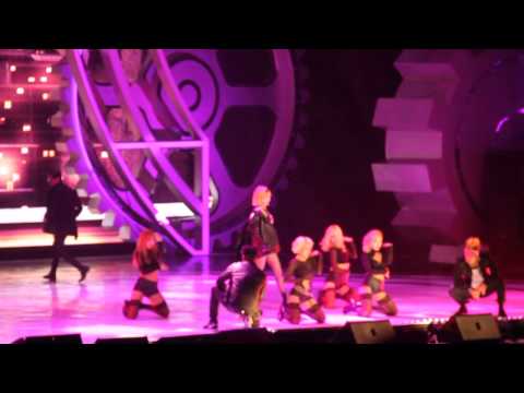[FANCAM] 131122 Troublemaker- Now (내일은 없어) @ 2013 MAMA in HK