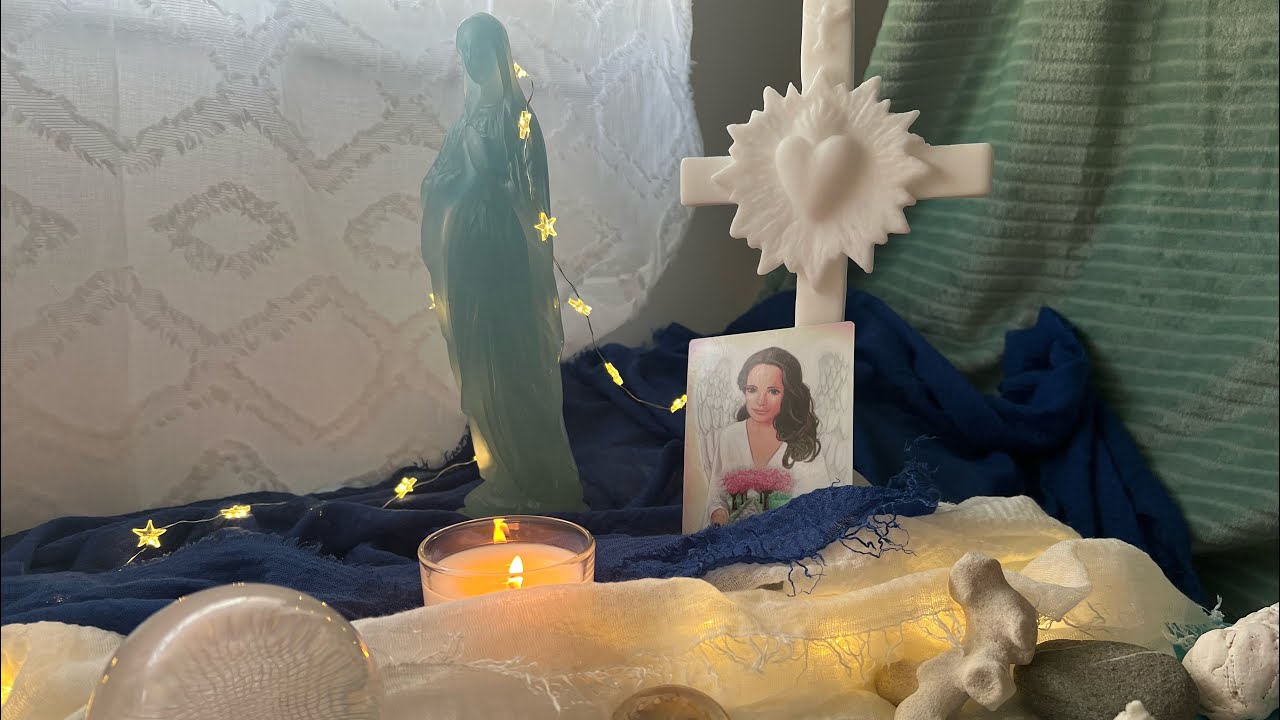 Tirage sentimental intemporel ♥️🌕 1000 ème video 🎉🎊🎈🎏Il est dans l’indécision, il vous observe 🌕♥️