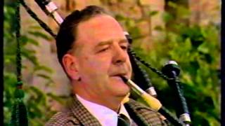 Scottish bagpipes : John D Burgess - 