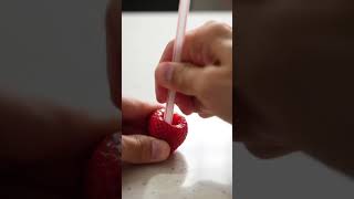 Easiest Strawberry Hack EVER! 🍓勞