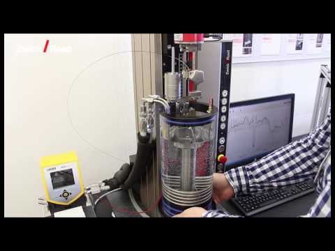 Glide force test on catheters - Gleitkraftversuch an Kathetern