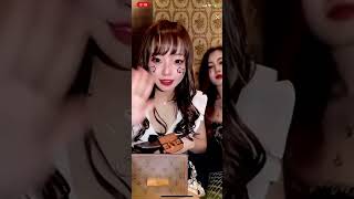 パンチラ見えっぱなしキャバ嬢