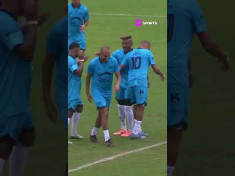 O ZÉ ROBERTO TÁ COM MAIS DE 50 ANOS E SEGUE VOANDO EM CAMPO, BIZARRO #shorts