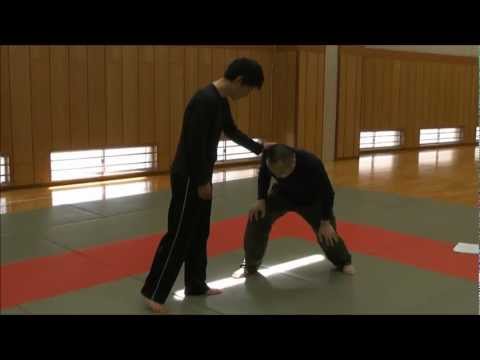 肩触れくずし　その２　【合気道の達人・武術の達人・武道の達人研究　素材を使えば誰でも達人！？　素材開発による非意識力・達人研究のたくみの会】