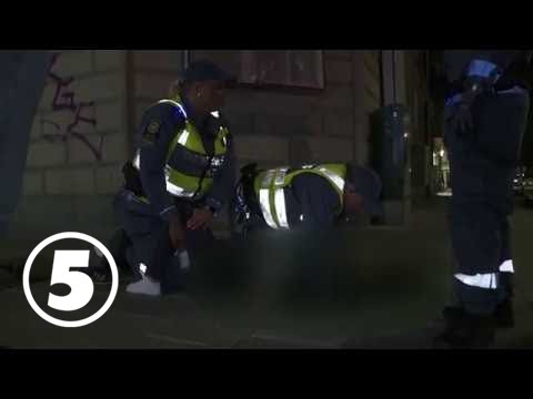 Tunnelbanan | Flicka lugnas efter panikångestattack i tunnelbanan