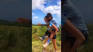 Download lagu Rare Moment! Foreign Girl Carrying Rinjani Guide mp3