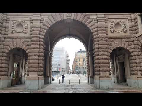 Walking Stockholm's shopping street during the pandemic : Drottninggatan 4K #22