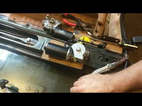 Installing the new wiper motor in my 1995 Jeep Wrangler (YJ)