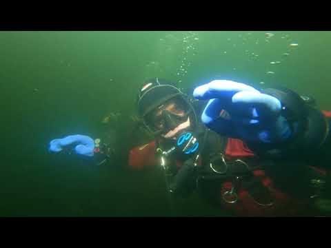 Nurkowanie - Ośno Jezioro Wielkie Czyste 23 01 2022. Test kombinezonów Bare i Santi.