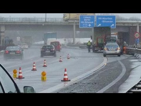 #autobahnnothelfer - LKW-Unfall auf der A1 bei Hamburg-Moorfleet (22.01.2013)
