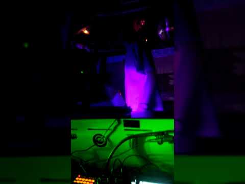 Mon pote Romàn Cleiss au platines de L'Epsilon