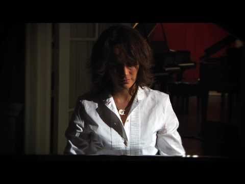 Helene Grimaud plays Bartok's "The Stamping Dance" for Quick Hits