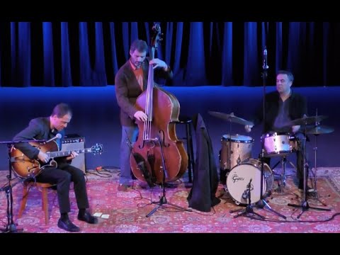 download lagu mp3 mp4 Trio Jazz Guitar, download lagu Trio Jazz Guitar gratis, unduh video klip Trio Jazz Guitar