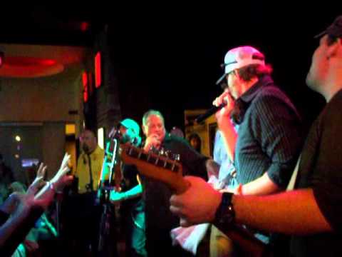 Toby Keith - Sweet Home Alabama (live in Las Vegas at I Love This Bar)