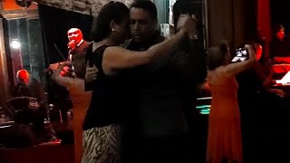 Noelia Benz y Leonardo Bauza. Andate, por Dios (Los Reyes del tango)  La Osvalda 17nov22 (1/2)