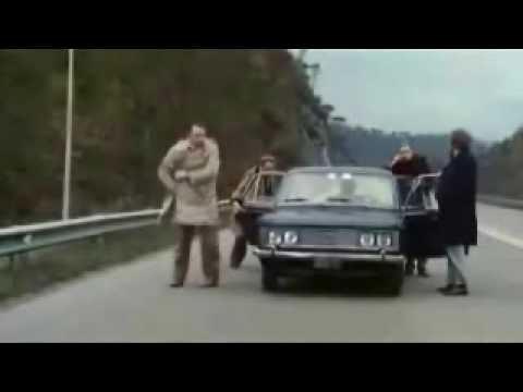 Amici Miei - Scoreggia in macchina