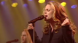 Belinda Carlisle - Lay Down Your Arms (live vocal) - Top Of The Pops - 25/11/1993