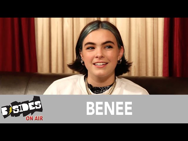 Video Pronunciation of benne in English