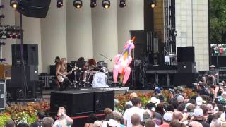 Deap Vally - Gonna Make My Own Money Live @ Lollapalooza 2013
