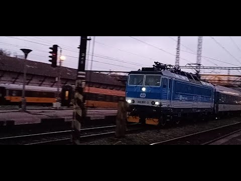 Příjezd rychlíku R 760 Berounka do stanice Praha-Smíchov