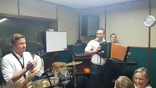 Tr3s Puntá, &quot;Alicia Adorada&quot; (Alejo Durán)