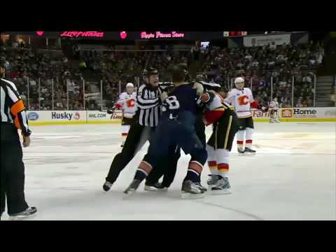 Jarome Iginla vs Ethan Moreau Oct 8, 2009