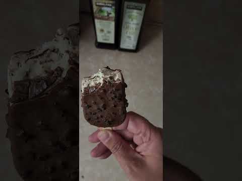 Haagen-Dazs Chocolate Cookie Crumble Ice Cream Bar Review Part 3 #icecreambar #icecream   #haagen