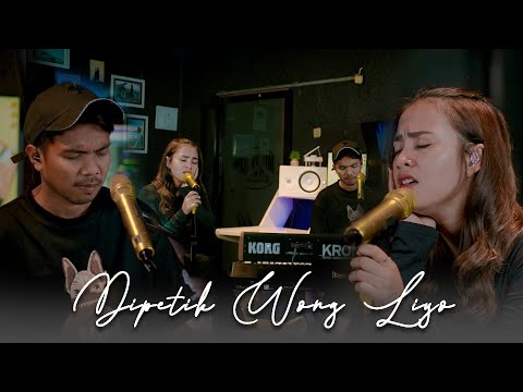 Dini Kurnia Feat. Mufly Key - Dipetik Wong Liyo (Official Music Video) || Live Akustik