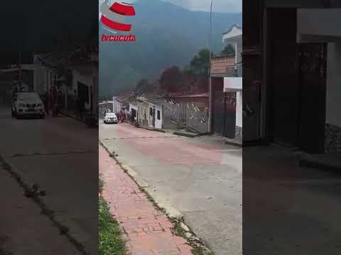 En video quedó registrado el traslado de tres policías heridos tras atentado en Ragonvalia 🚨