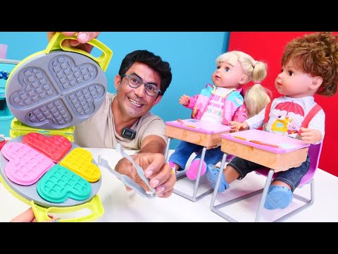 Okul öncesi eğitici video. Baby Born oyuncak bebek Gül ve Mert okula başlıyorlar! Play Doh Waffle!