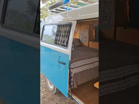 Amanhecendo na kombi na beira do lago Serra da Mesa.